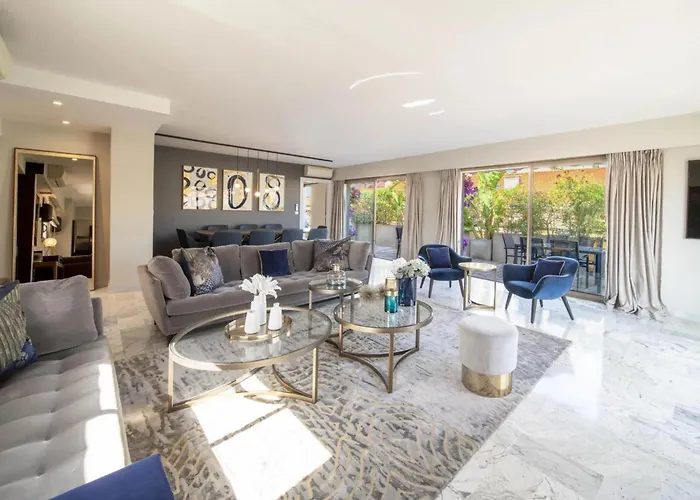 -clr- Stunning With Terrace アパート