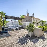-clr- Stunning With Terrace